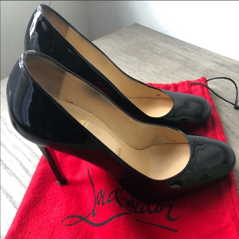 Christian Louboutin simple pump red bottoms